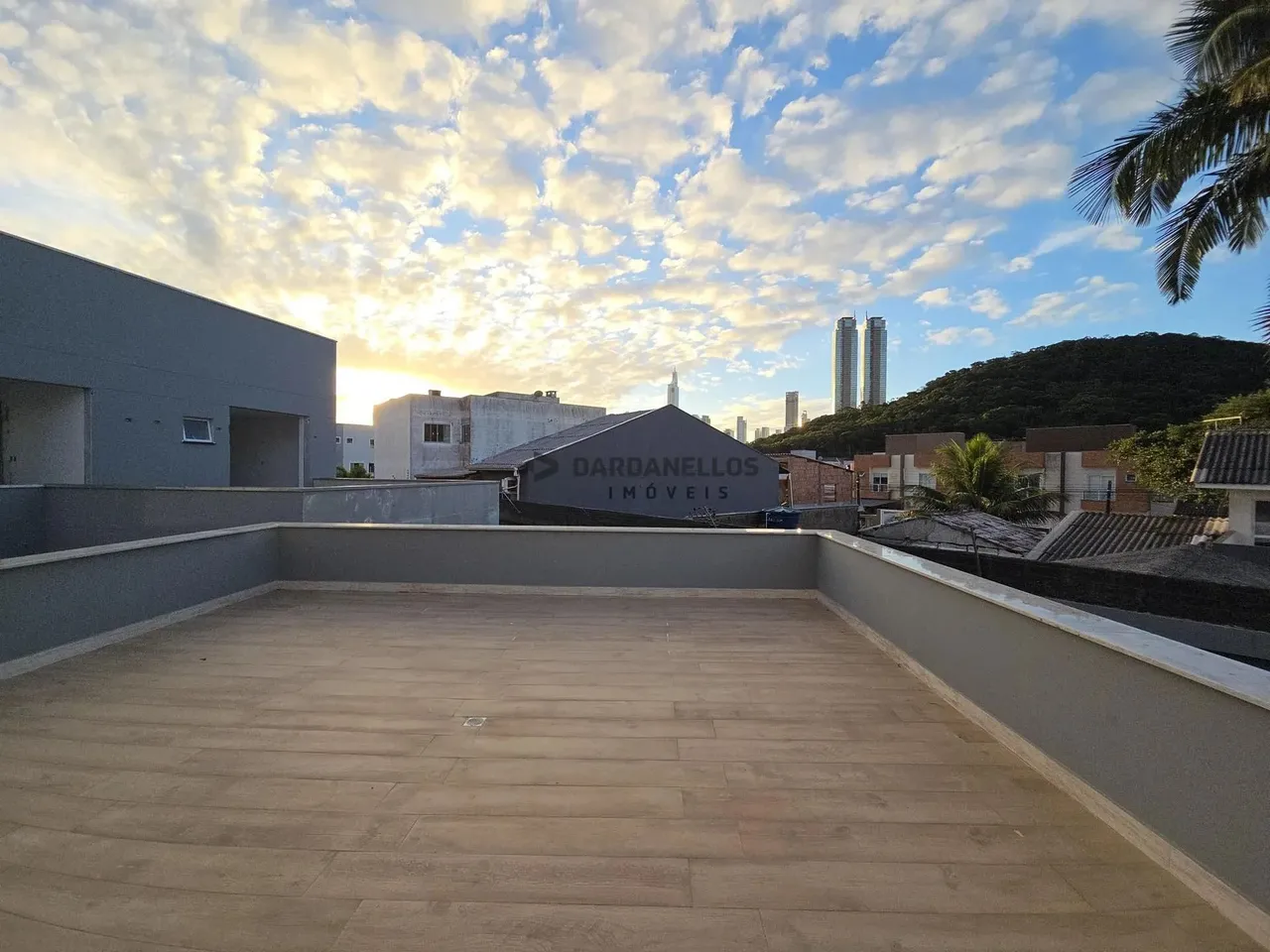 CASA A VENDA NO CONDOMÍNIO VILLAGIO IPE NO BAIRRO DA BARRA EM BALNEARIO CAMBORIÚ