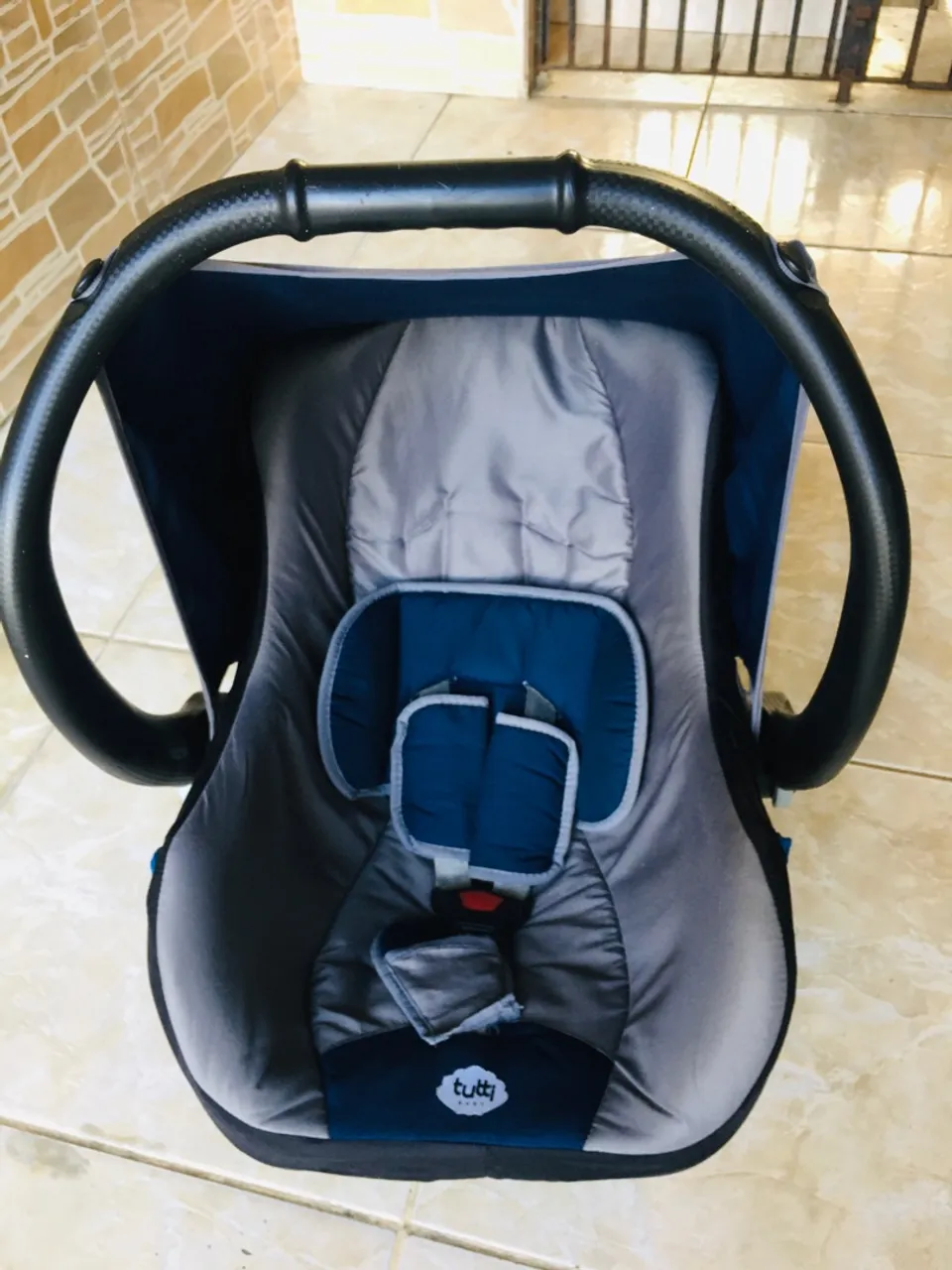 Bebê conforto Tutti Baby semi-novo
