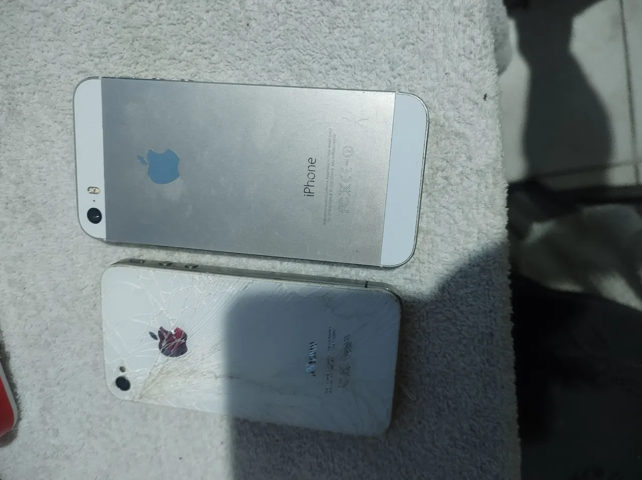 2 iPhones e um notebook para conserto ou retirar peças