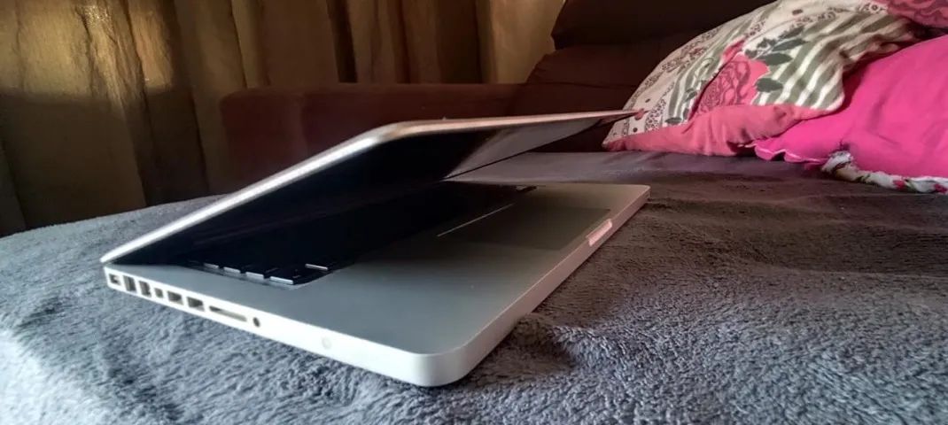 MACBOOK PRO 2009 - Foto 2