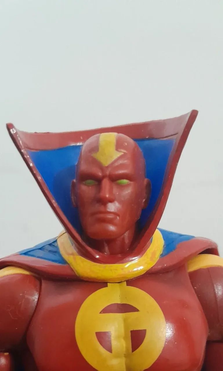Dc universe classics tufão vermelho