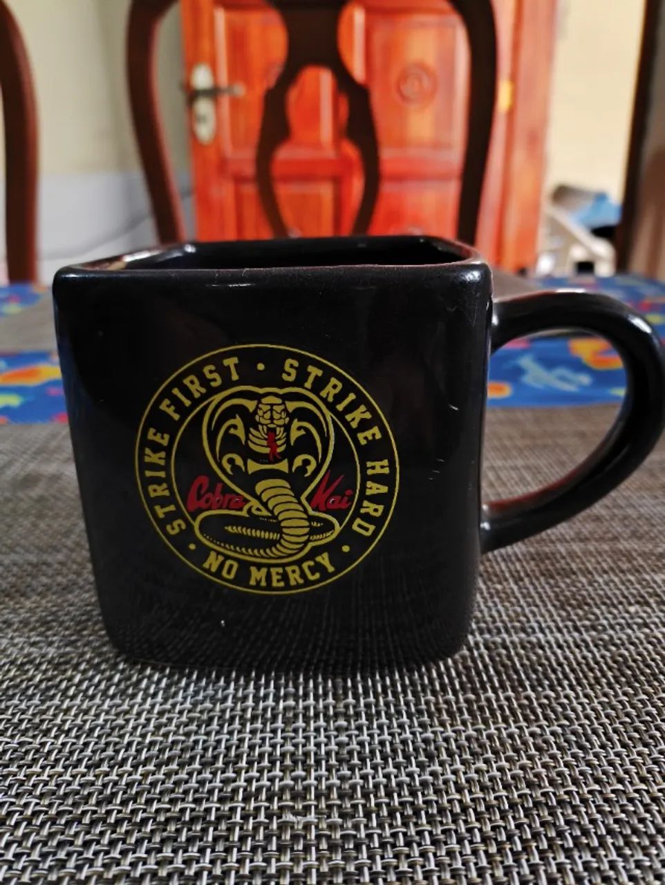 Caneca de cerâmica cobra kai