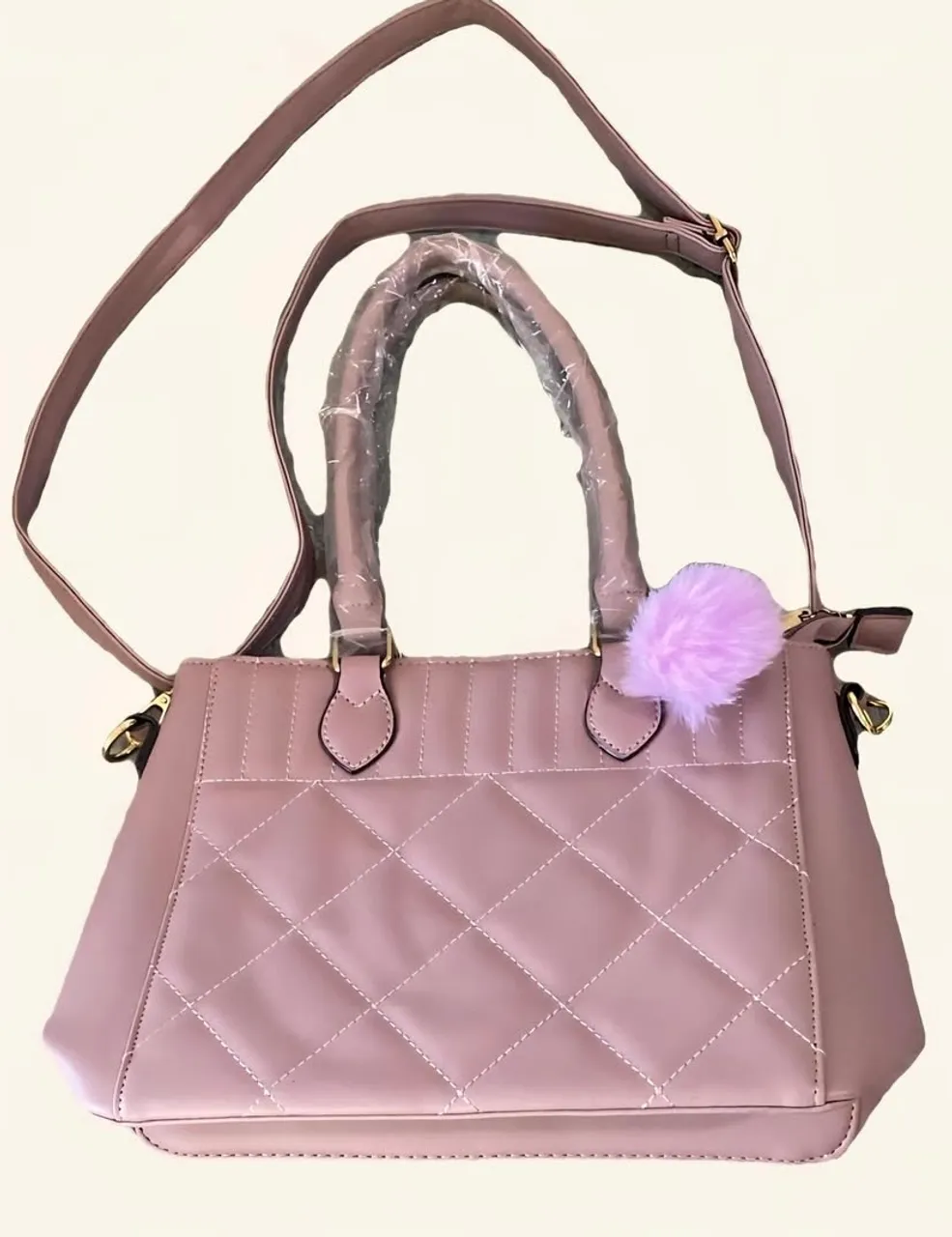 Bolsa Feminina Rosa com Detalhes em Matelassê