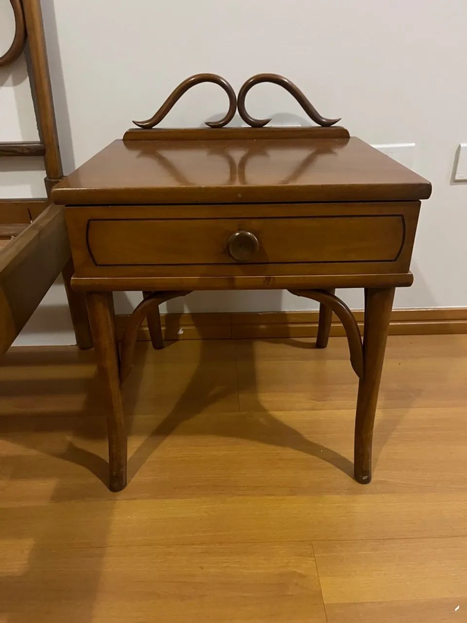 Cama Austriaca Thonet com mesas de cabeceira  - Foto 2