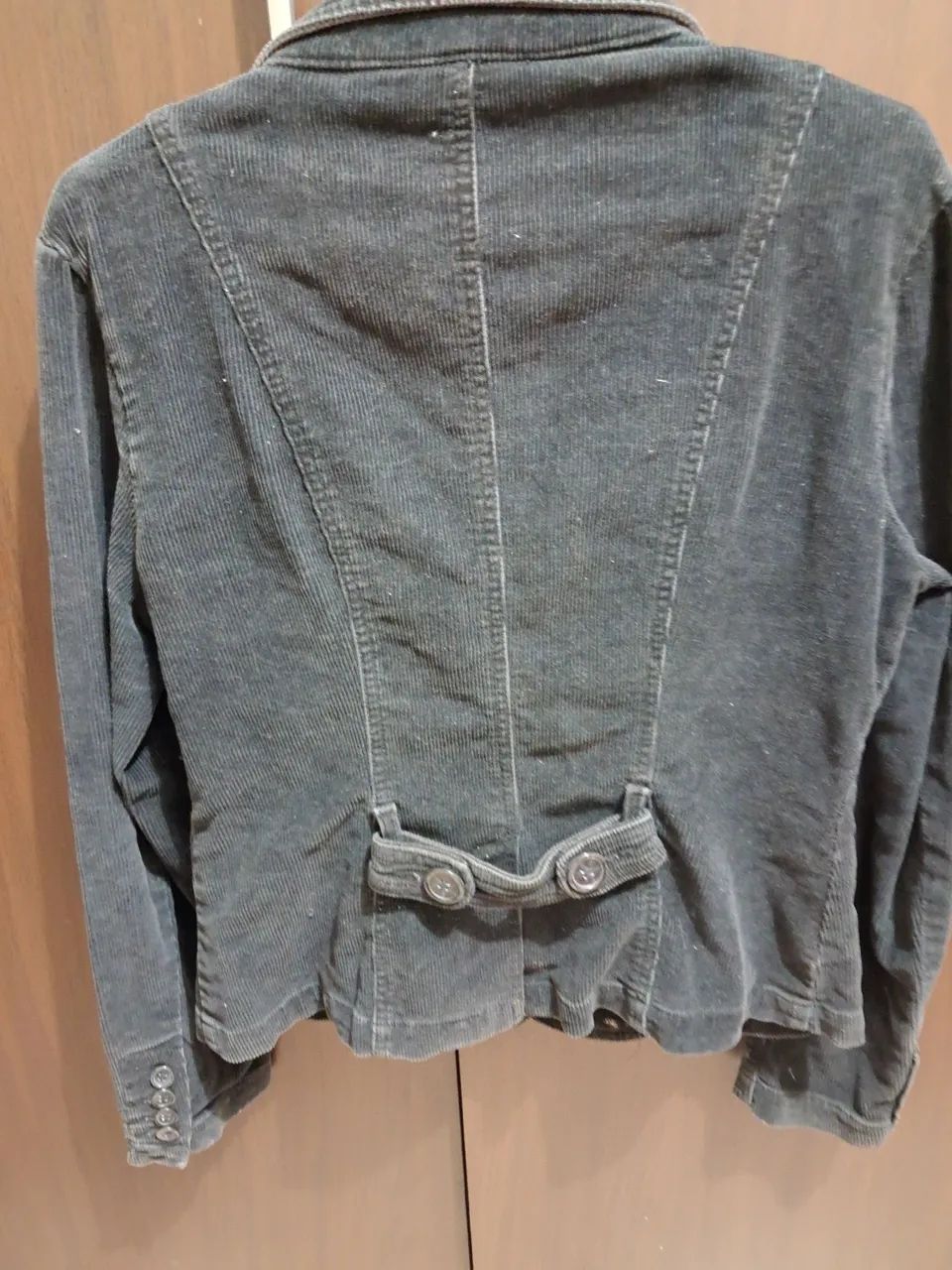 Blazer de veludo cotelê cinza - Foto 3