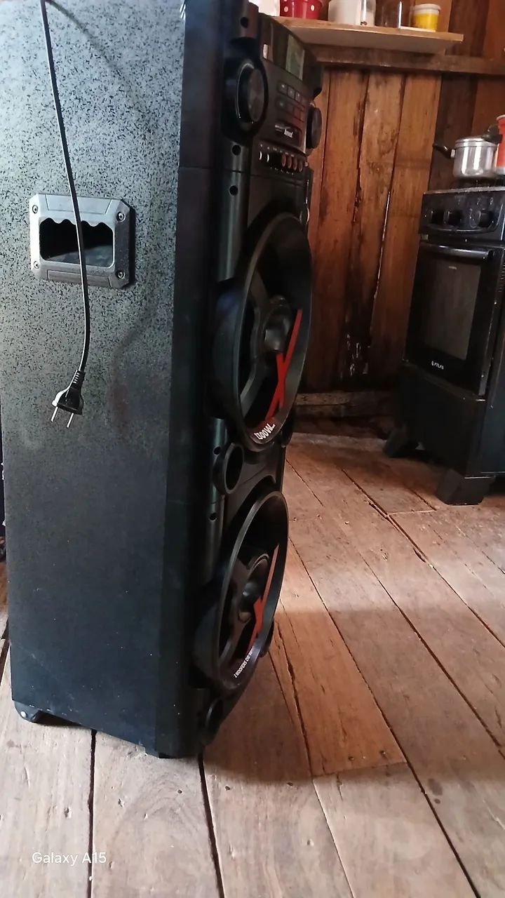 Vendo essa caixa de som semi nova ou troco por um notebook semi novo - Foto 2
