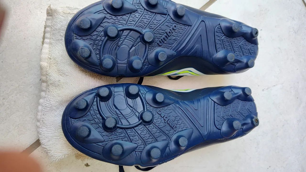 Chuteira Umbro Prisma+   Tamanho 32 - Foto 3