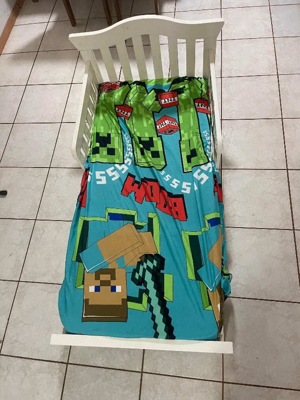 Cama infantil com colchão