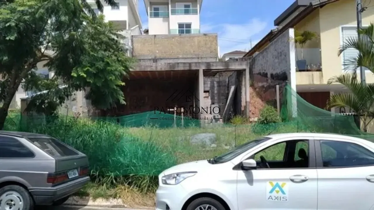 Terreno com construção iniciada, 250m² á venda por 550.000,00. Condomínio New Ville - Sant