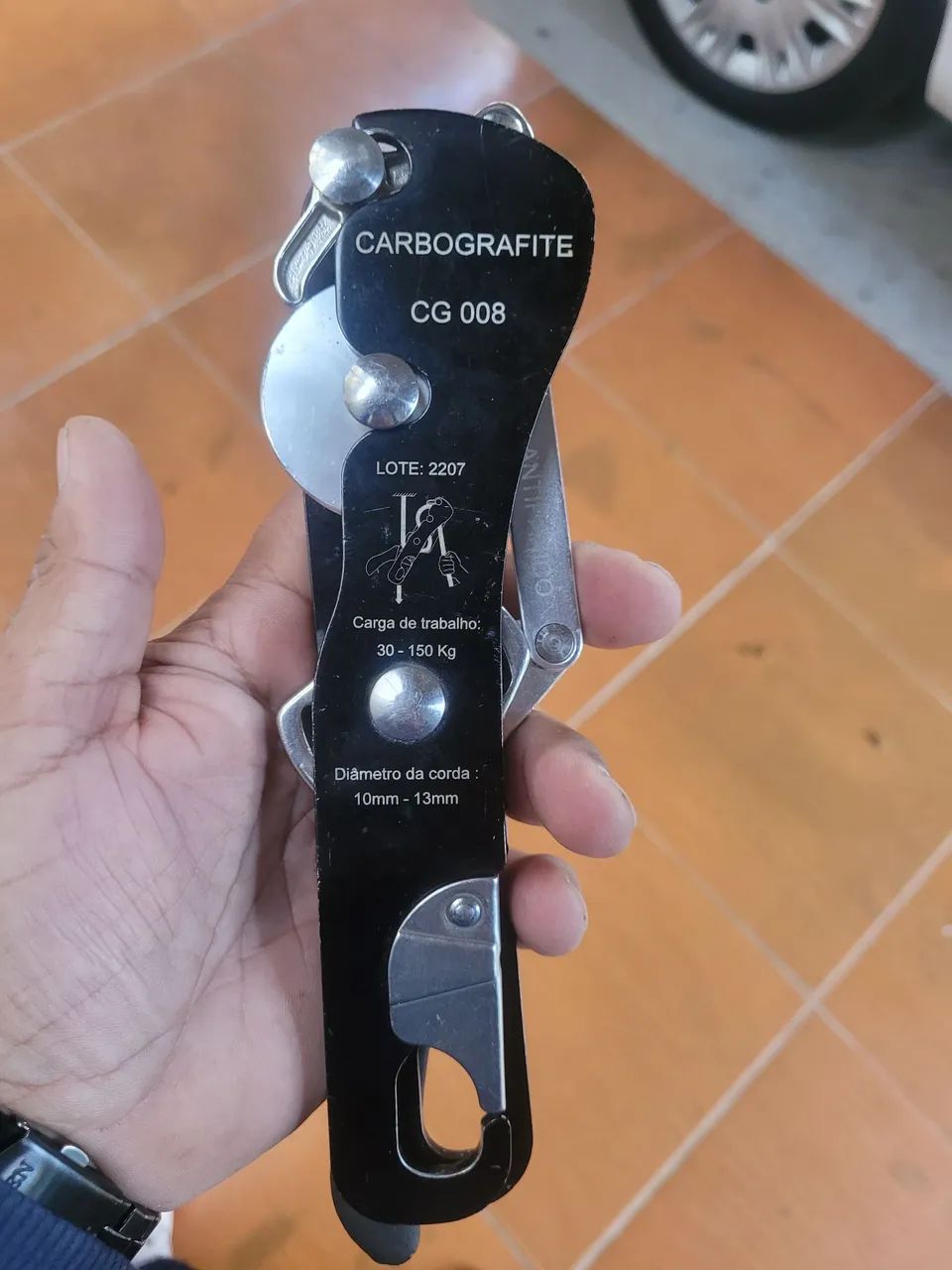 Freio de queda CARBOGRAFITE CG 008 . E 1 braçadeira de corda de escalada direita  - Foto 3