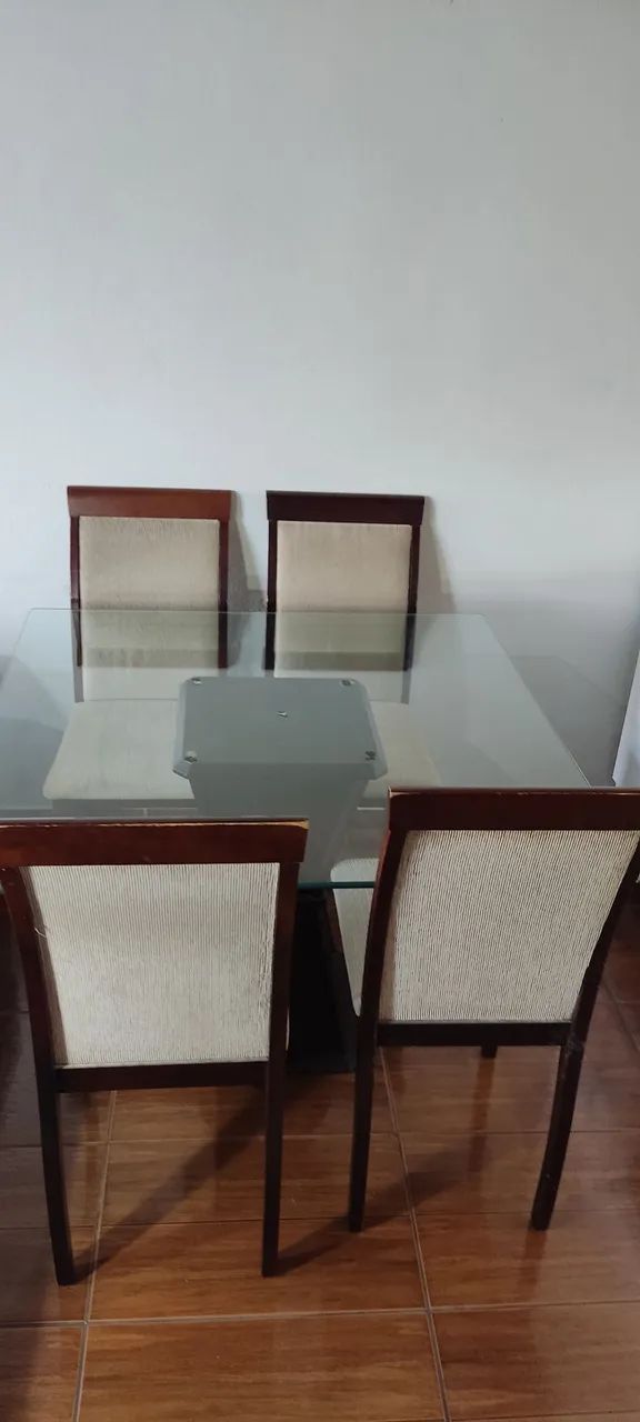 Mesa de vidro reforçado + cadeiras
