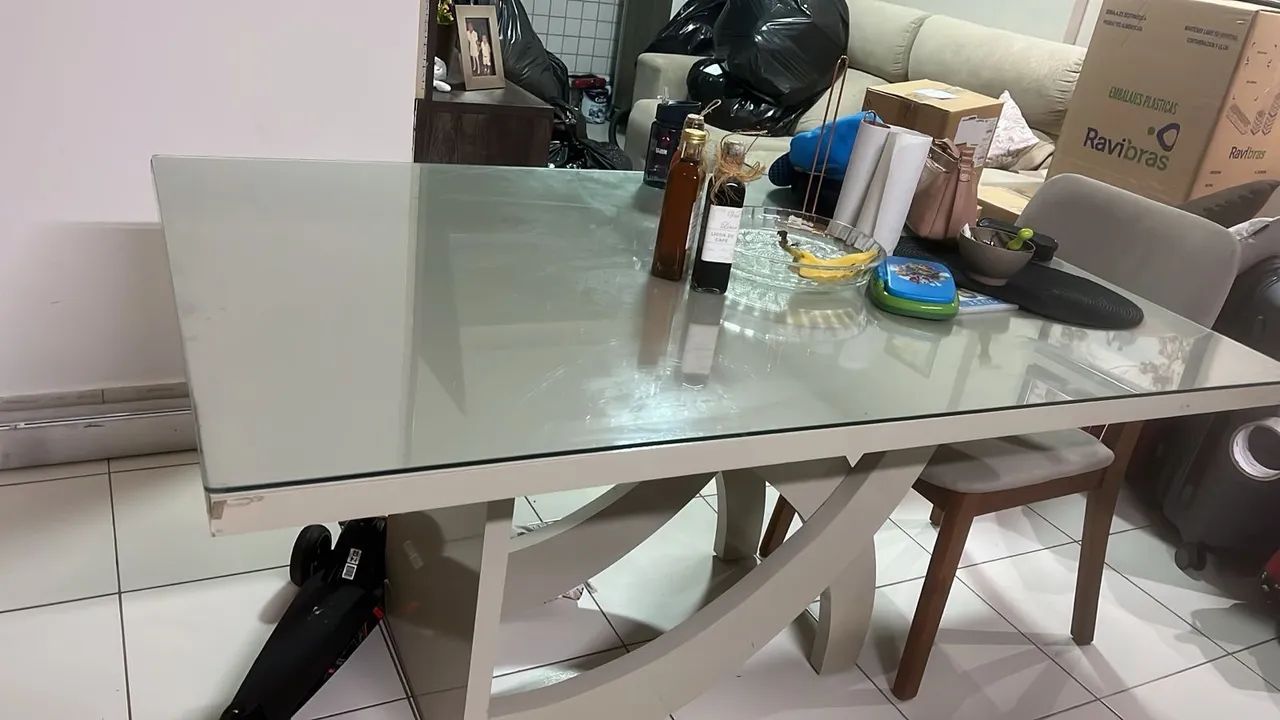 Mesa de jantar com vidro (sem cadeiras) - Foto 2