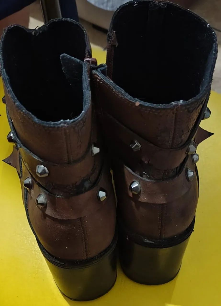 Bota Feminina Marrom com Detalhes - Foto 3