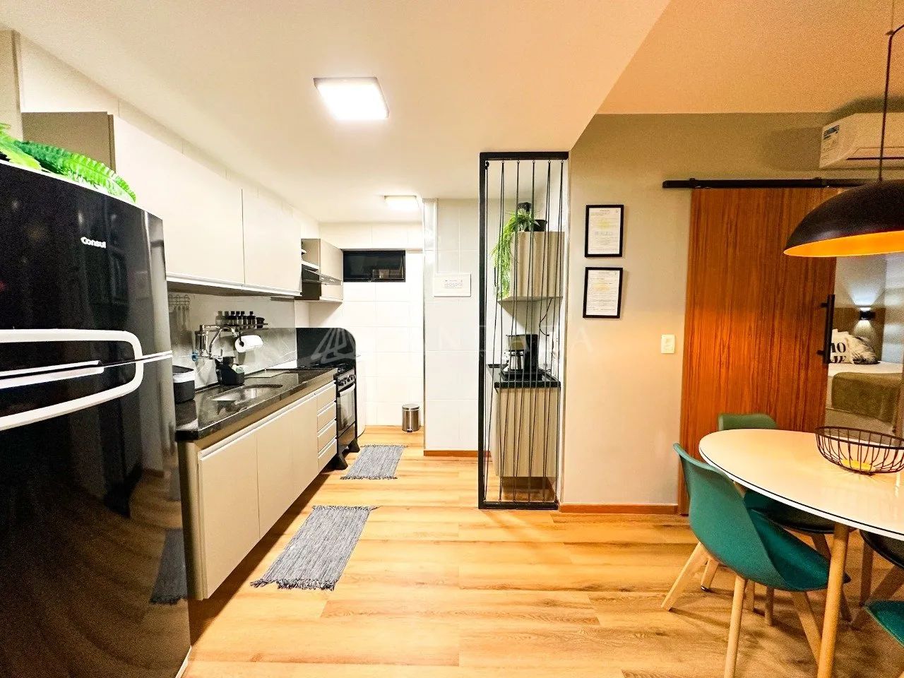 Impecável! Apartamento 1 dormitório, completo e recém reformado, a uma quadra da praia. - Foto 6