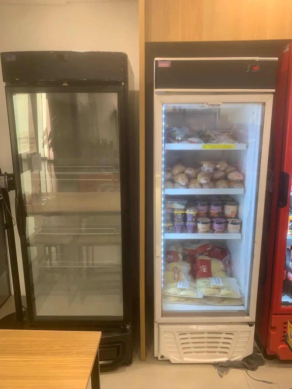 Expositora de bebidas e freezer a venda - Geladeiras e Freezers