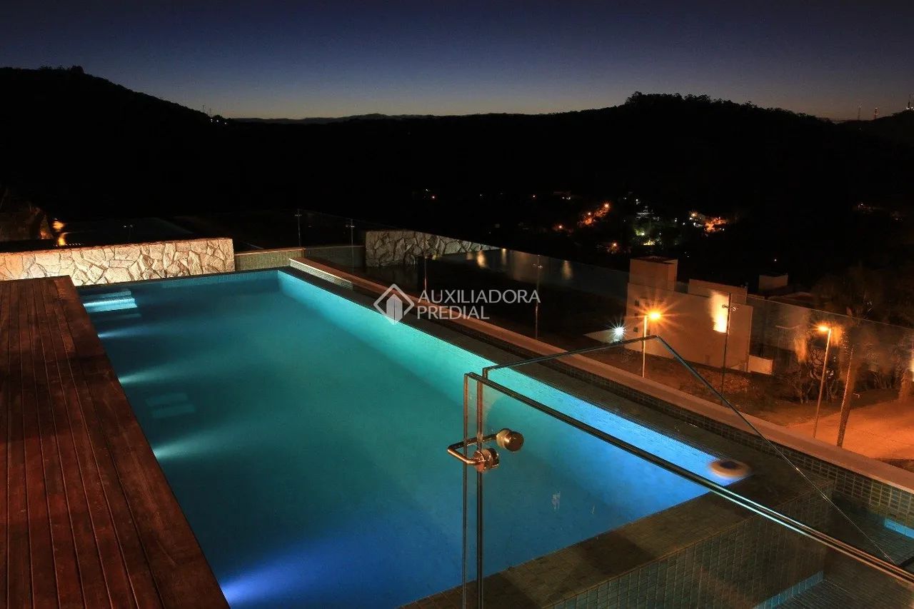 4 suites -Casa em condomínio de Alto padrão