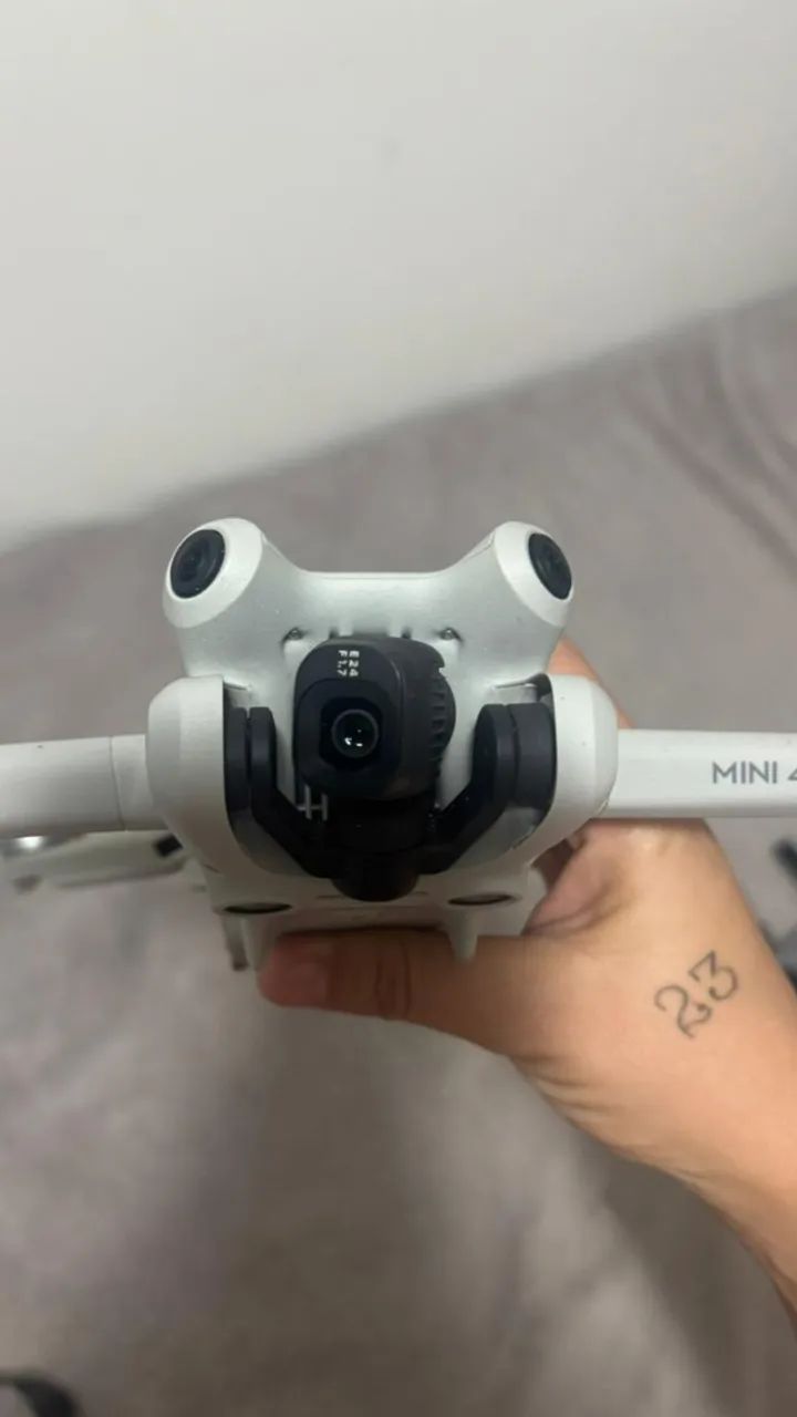 DJI Mini 4 Pro com controle RC 2, 2 baterias, hub e bolsa - Foto 3