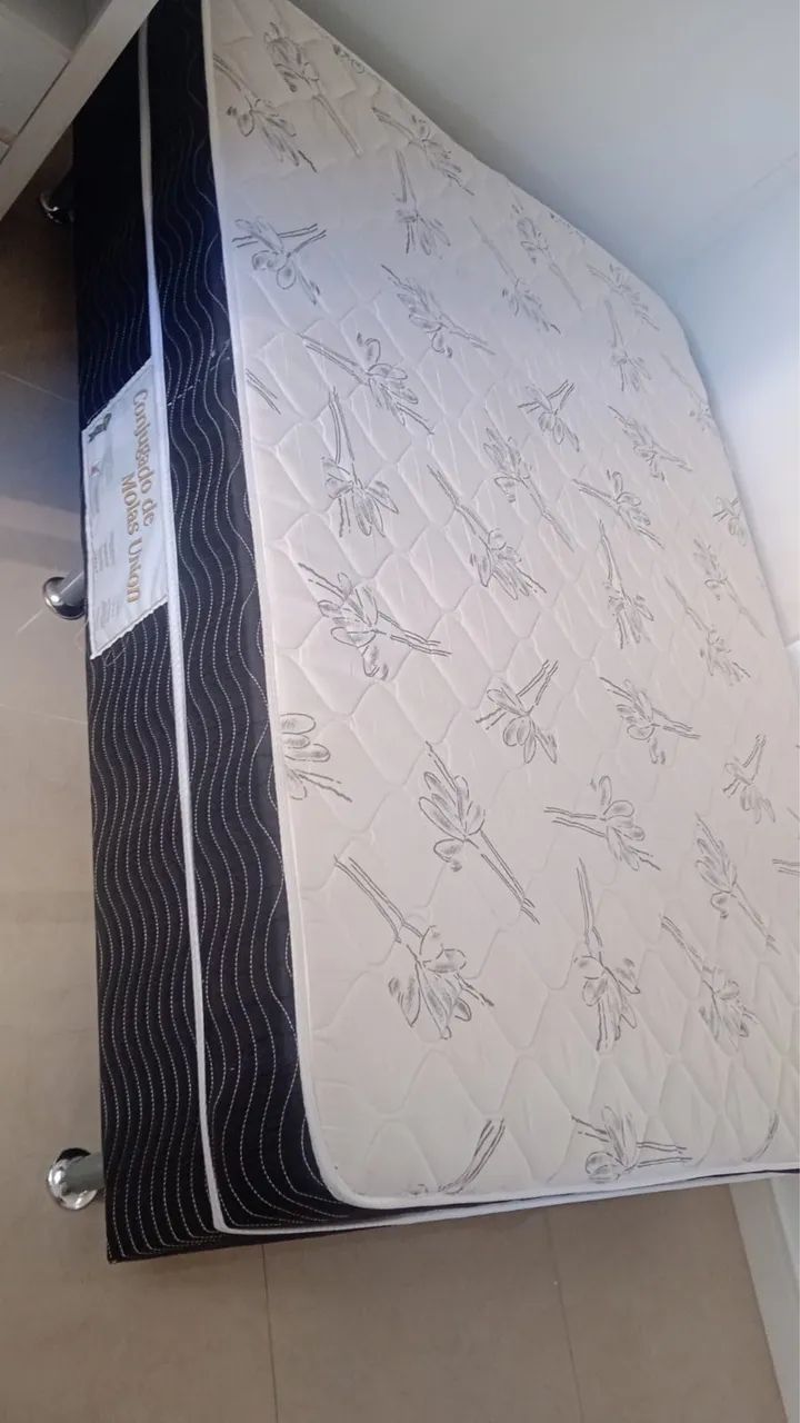 Vendo cama casal ( base com colchão conjugado)  - Foto 4