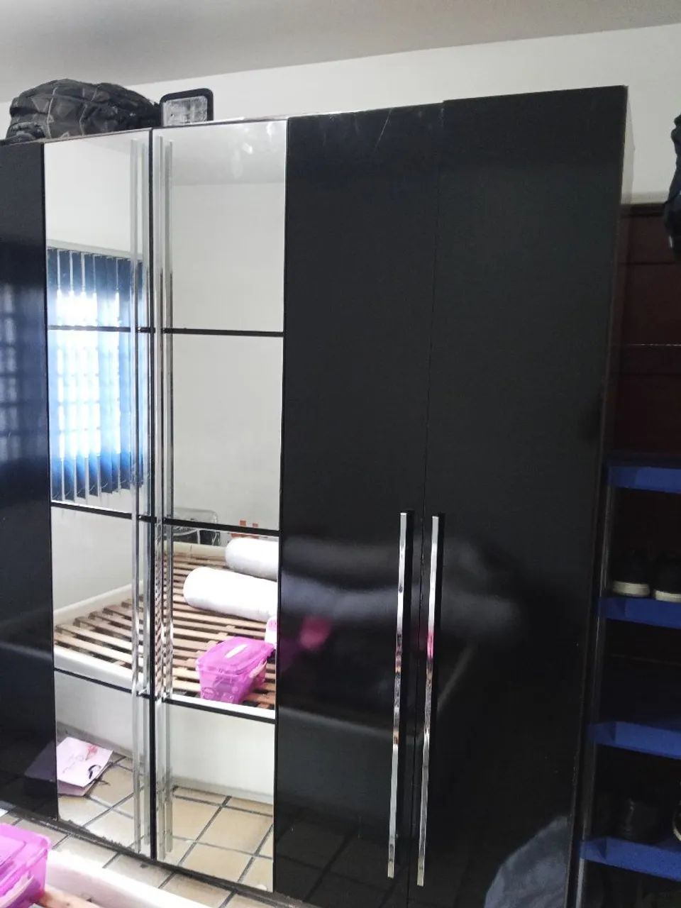 Guarda Roupa de 06 portas.
