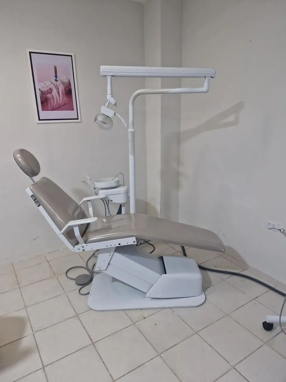 Duas cadeiras odontológicas novas