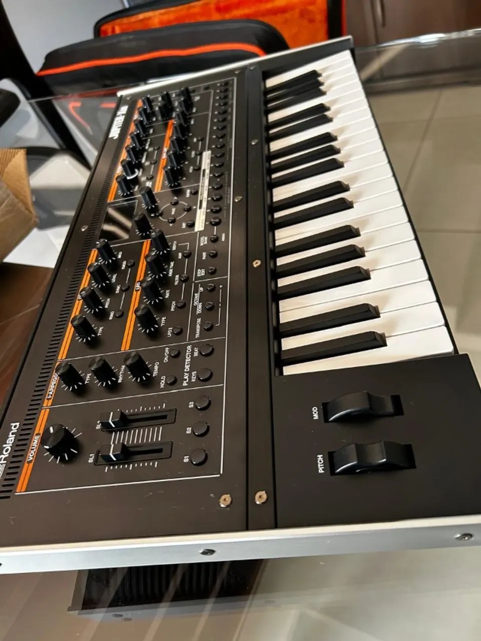 Roland Jupiter-XM com bag e Expansões JD-800 e Vocal Designer