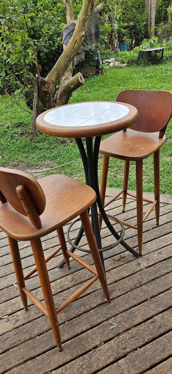 Banqueta / duas cadeira
