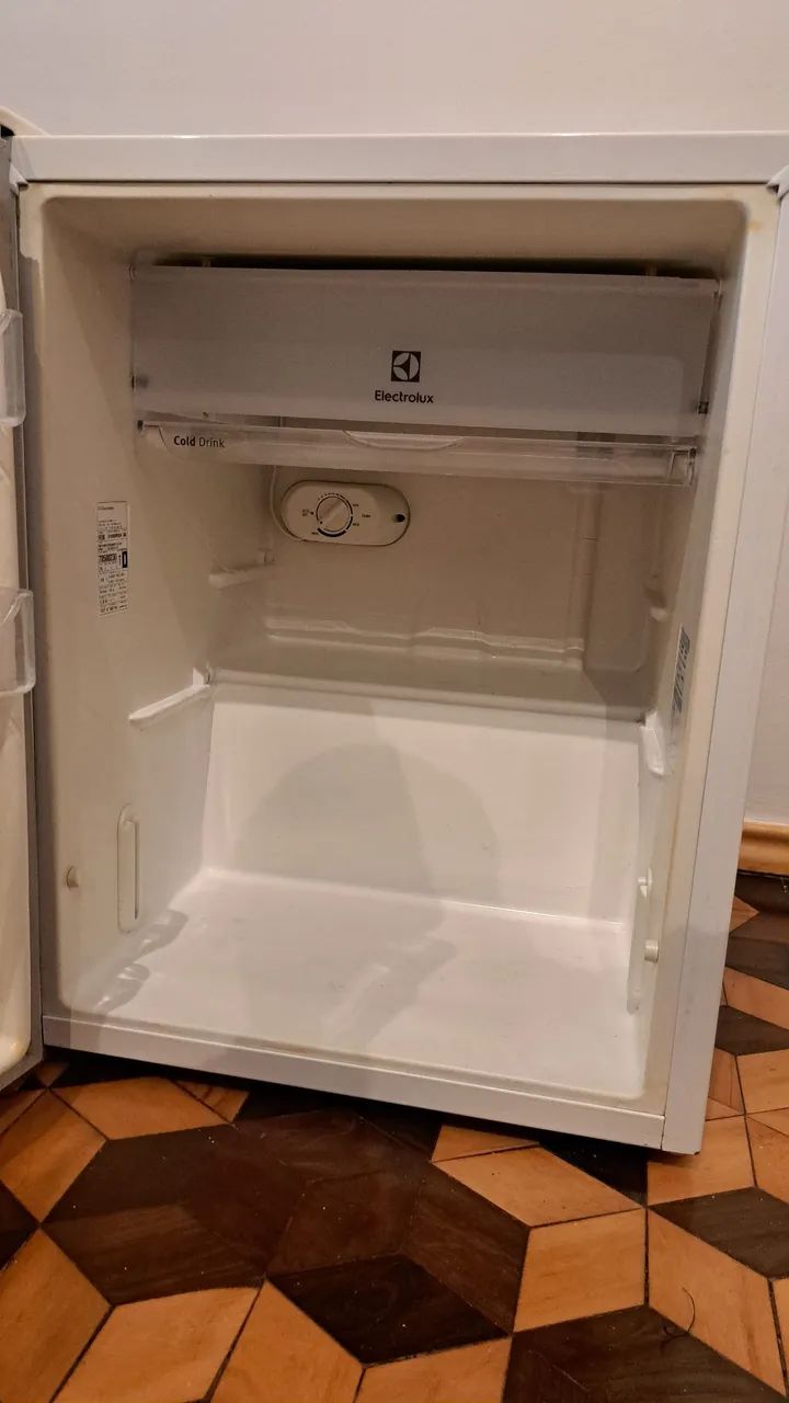 FRIGOBAR ELETROLUX RE80 (80Litros) - Foto 5