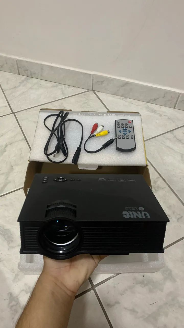 Projetor Mini Unic UC68 1800lm preto