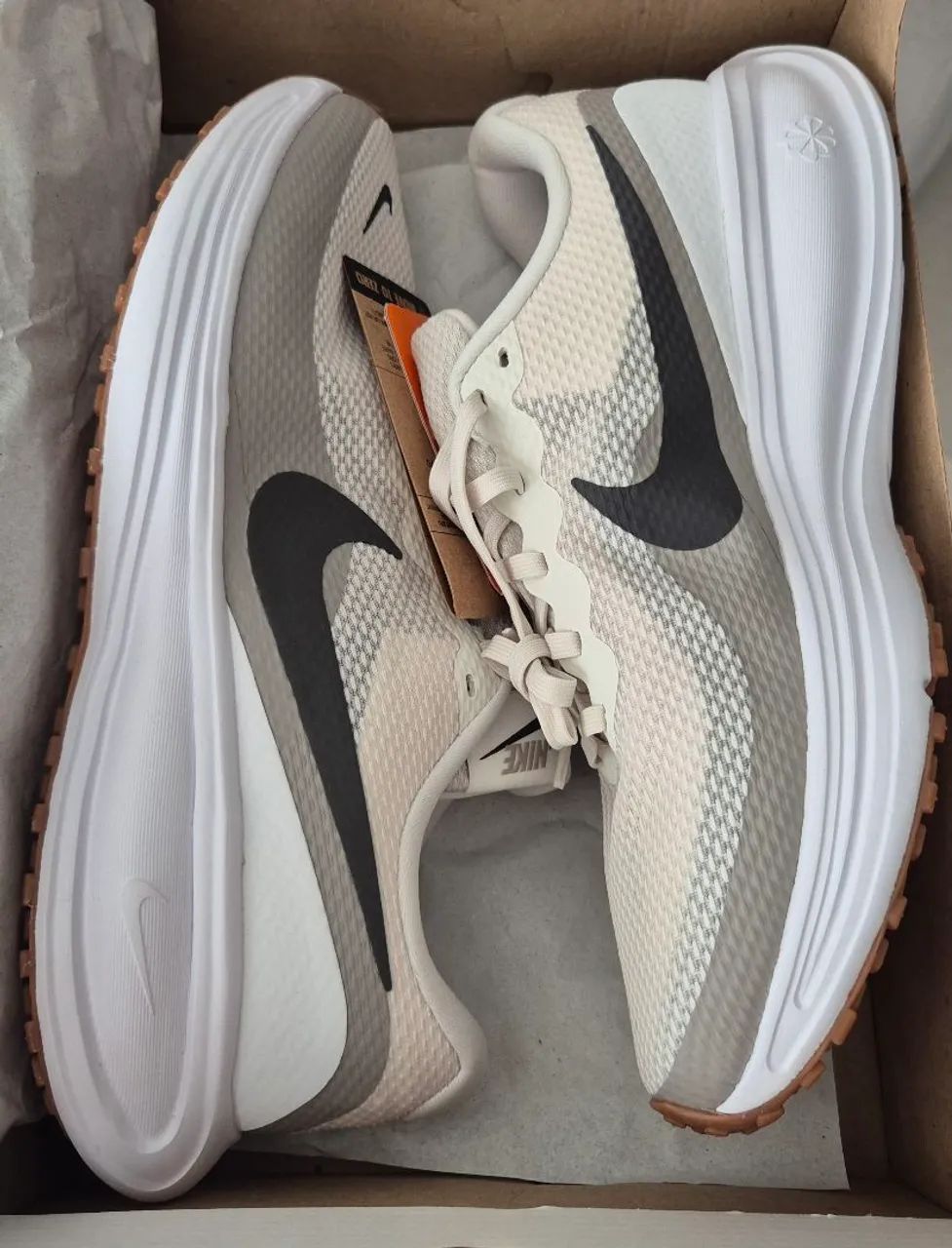 Nike revolution 