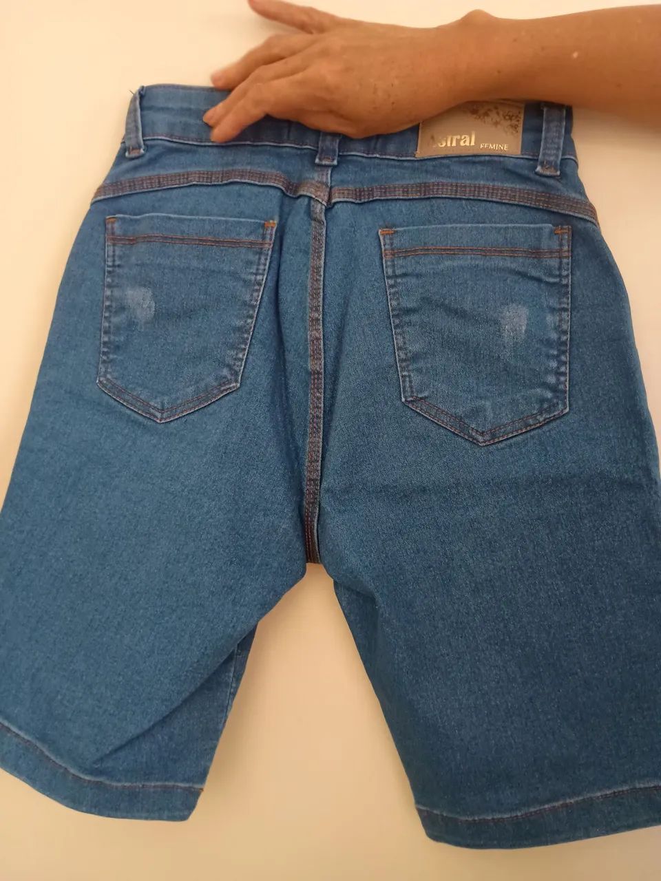 Bermuda nova Tam 42 jeans azul  - Foto 2