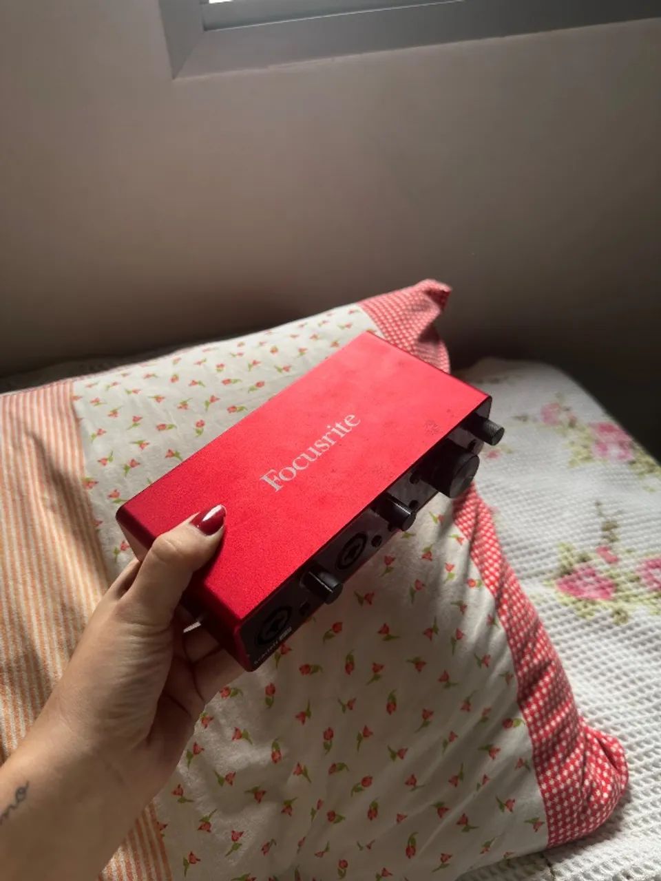 Interface de Áudio Focusrite Scarlett 2i2 + Caixa e Cabo USB-C Original (+ Cabo XLR) - Foto 2