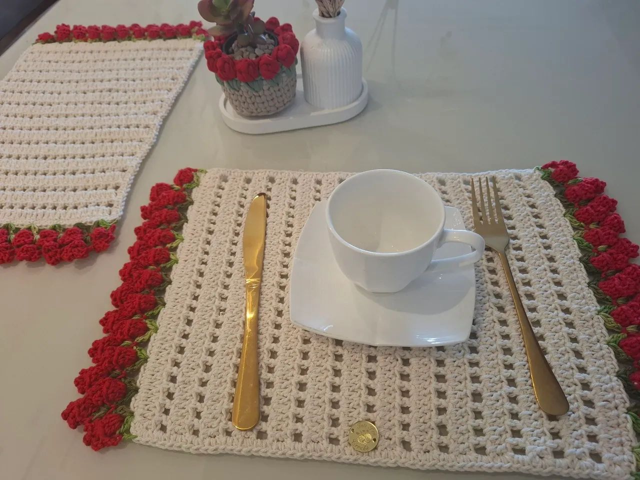 Jogo Americano em crochê kit com 2 sousplat Pronta entrega  - Foto 2