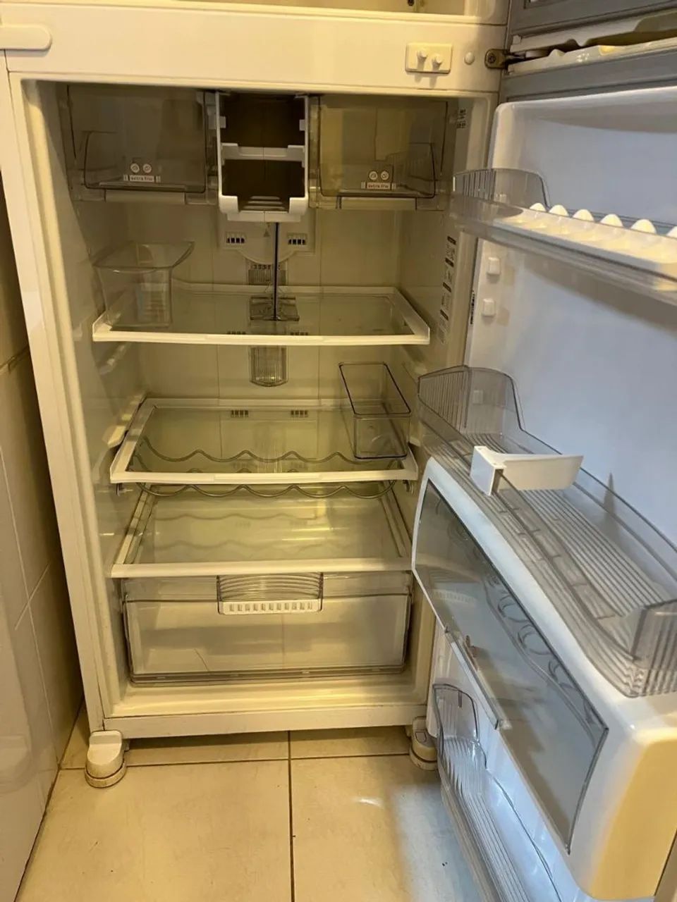 Geladeira ELETROLUX  - Foto 4