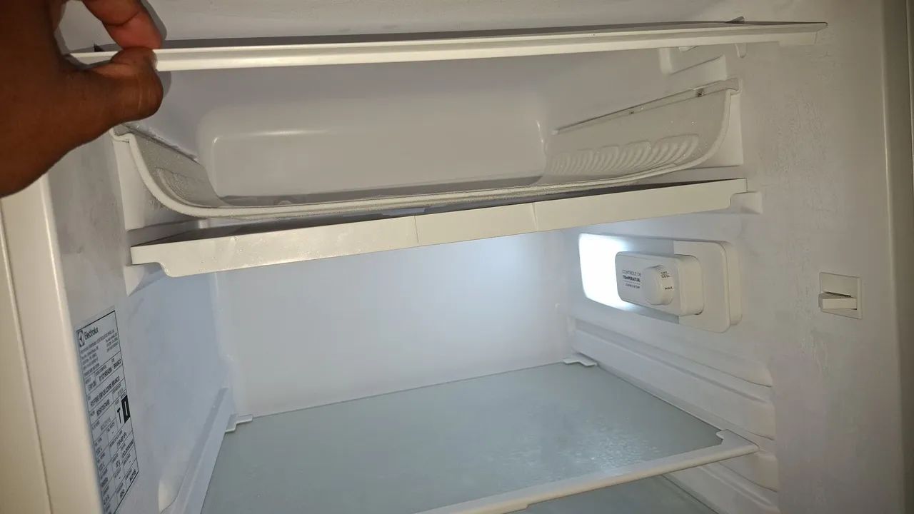 Frigobar Electrolux 122lts  - Foto 4