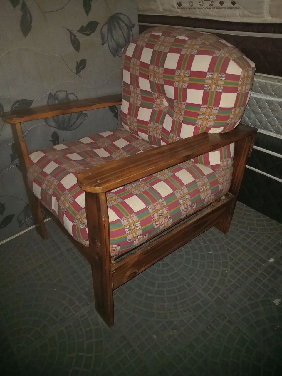 Poltrona de madeira em ótimo estado. (Entrego) - Foto 3