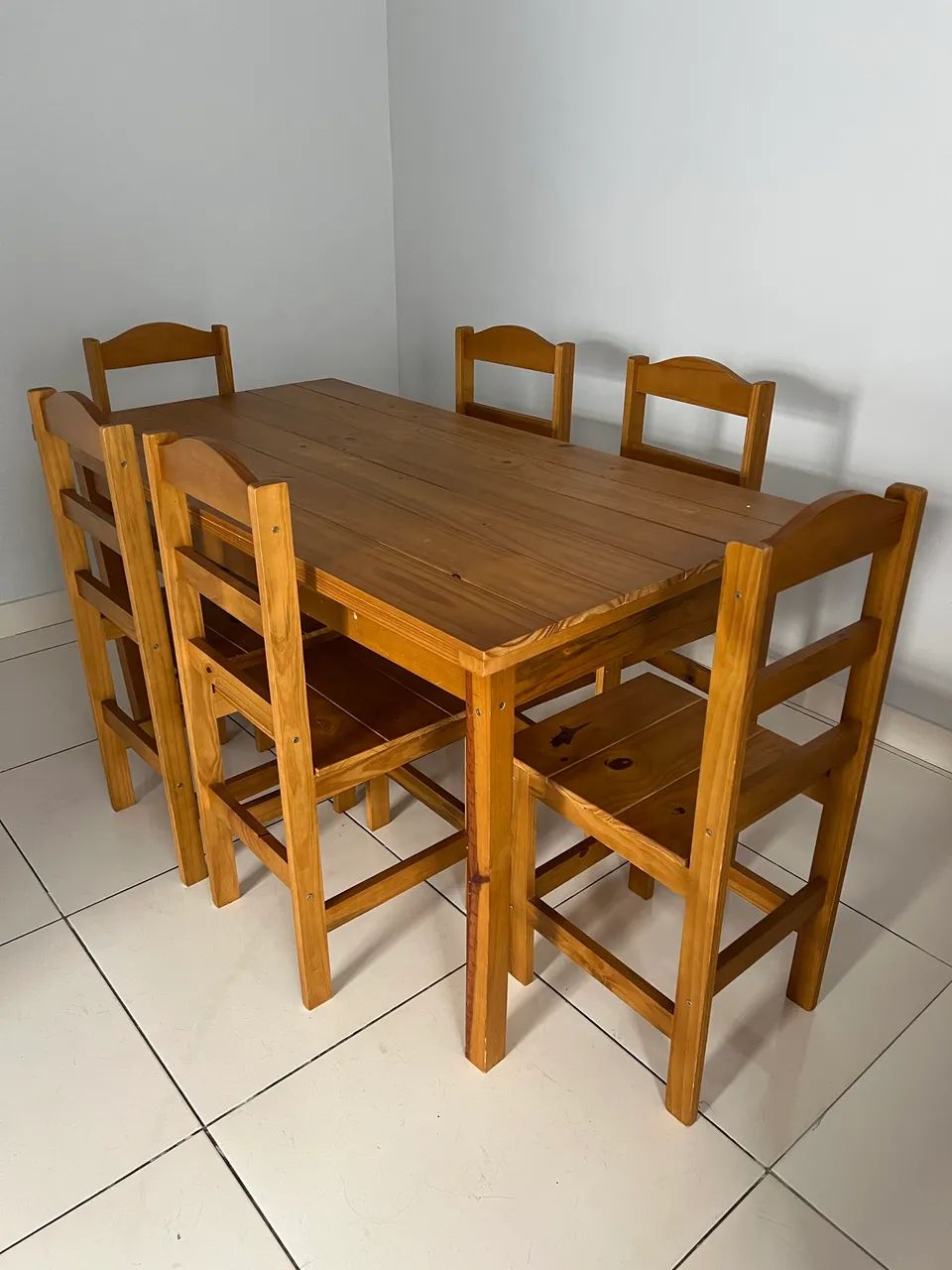Mesa com seis cadeiras 