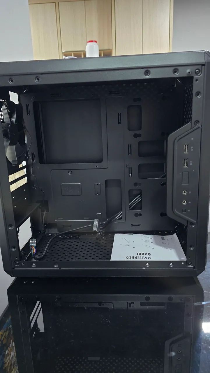 Gabinete Cooler Master Q300L - Foto 2