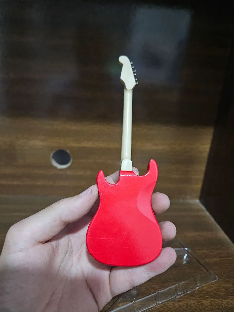 Guitarra miniatura Fender Stratocaster editora salvat - Foto 3
