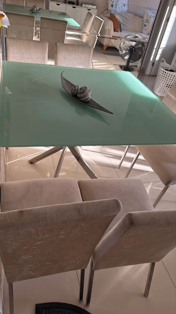 Conjunto de mesa jantar com 6 cadeiras 