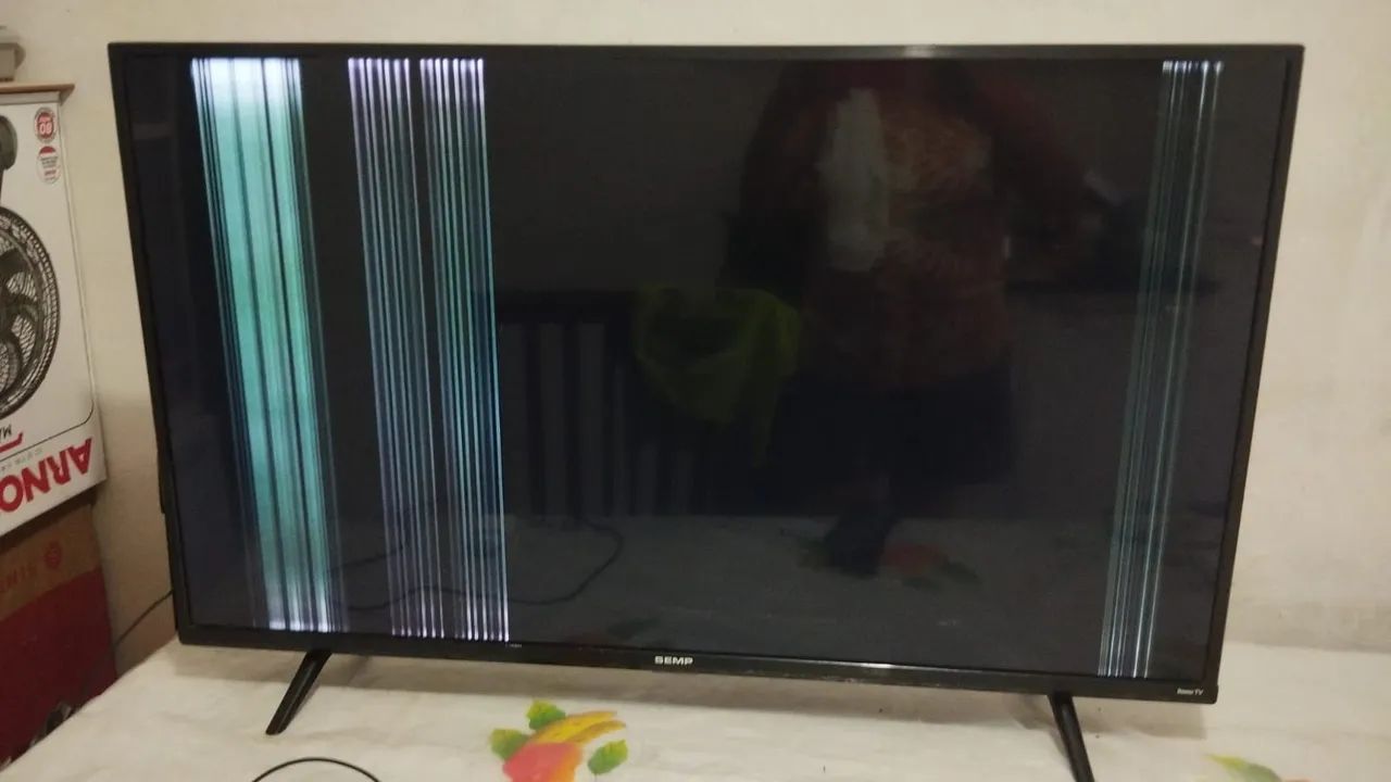 Televisão Semp com controle original  - Foto 2