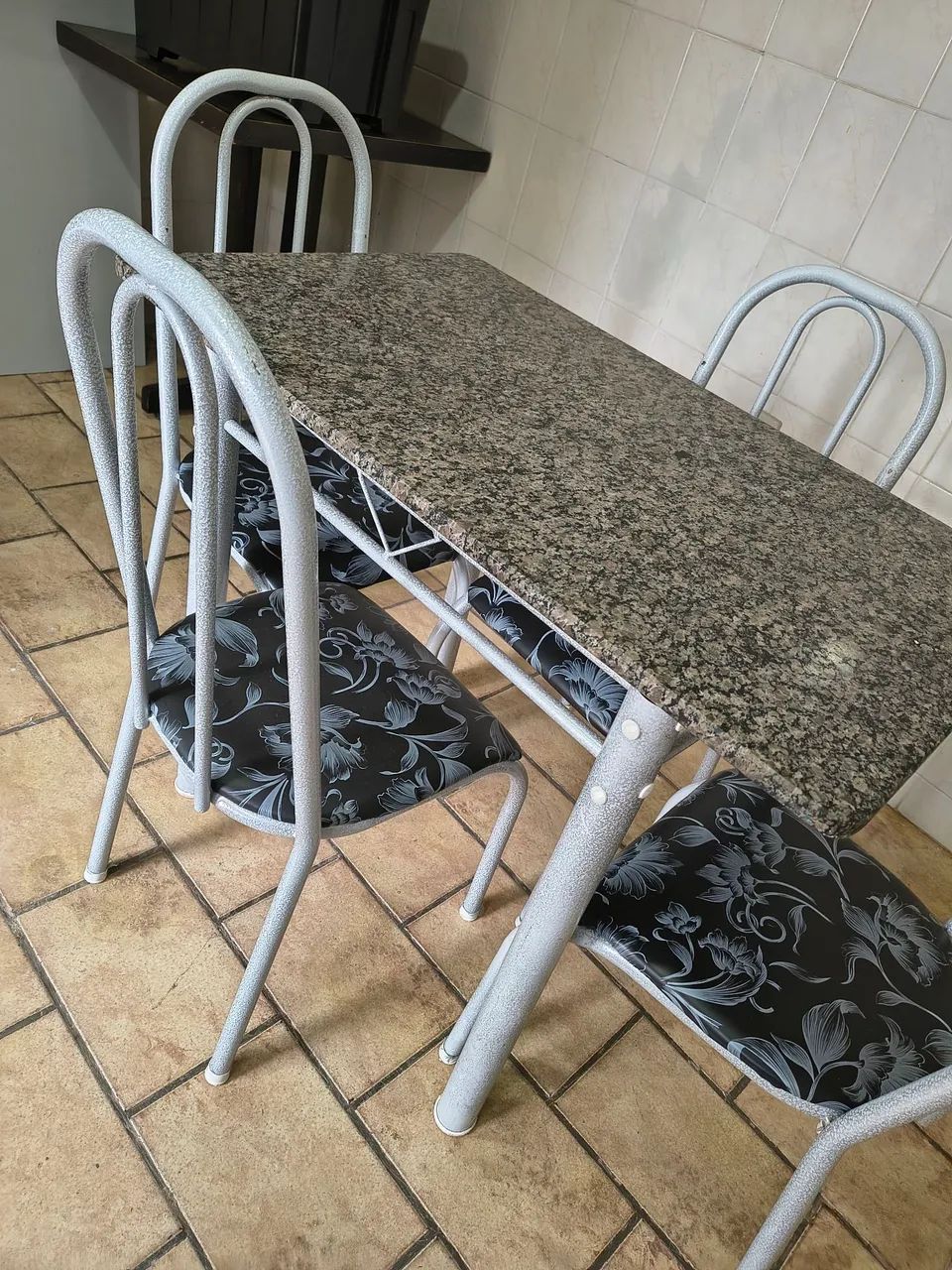 Mesa de mármore 4 cadeiras  - Foto 2