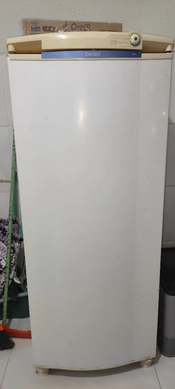 Vendo geladeira com defeito