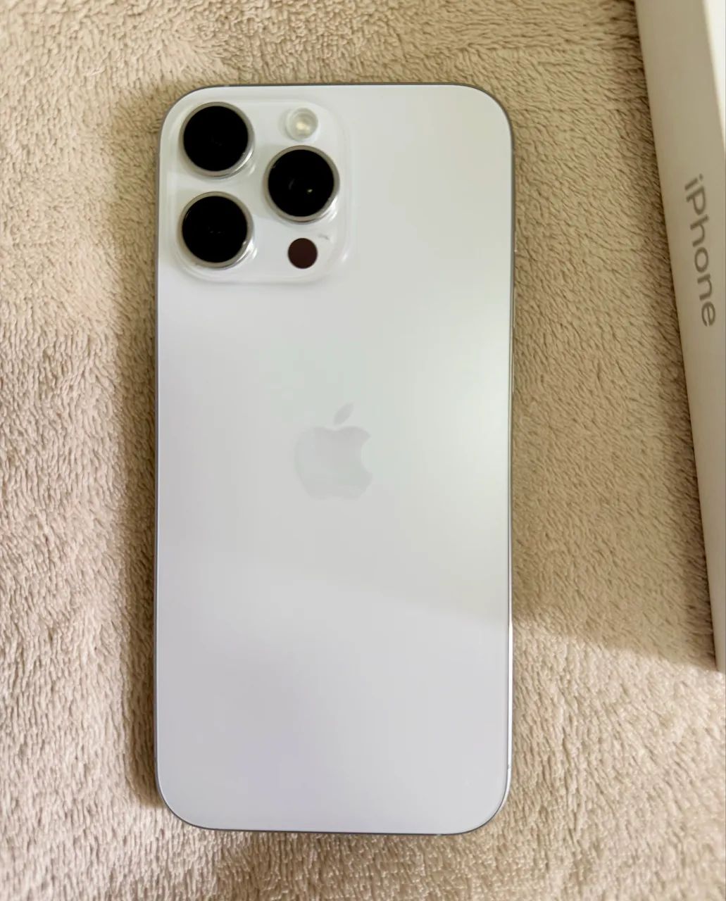 iPhone 16 Pro Max 256GB - White Titanium - Celulares e Smartphones