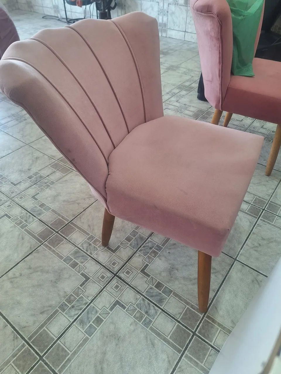 Poltrona pétalas semi nova - Foto 2