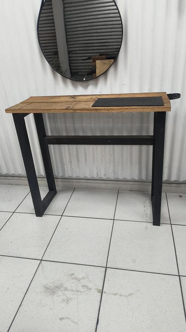 Mesa Bancada de madeira rústica (ideal para barbearia)