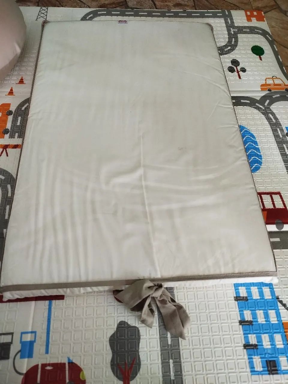 Trocador de cômoda com capa impermeável 