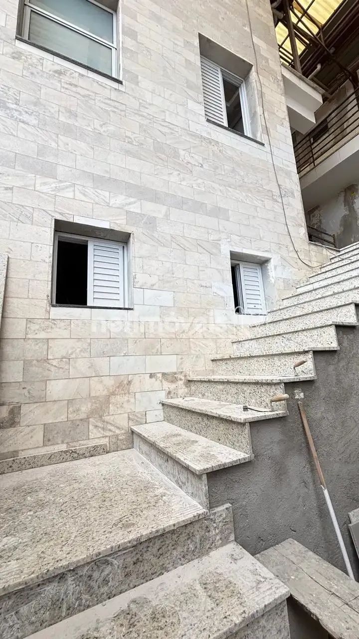 LOTE NO BAIRRO FERNÃO DIAS COM UMA CASA E 20 KITNETS - Foto 2