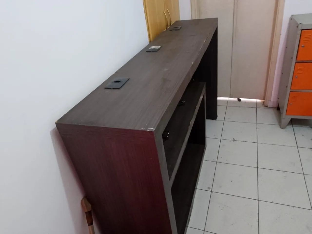 Pechincha  - Bancada 3 lugares ganha armário suspenso 