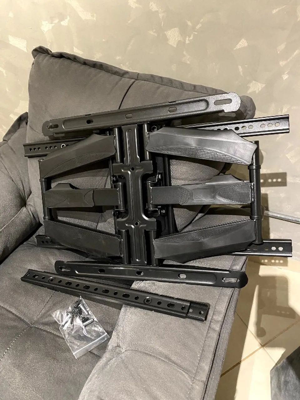 Suporte de TV articulado e super reforçado 50 a 90 polegadas
