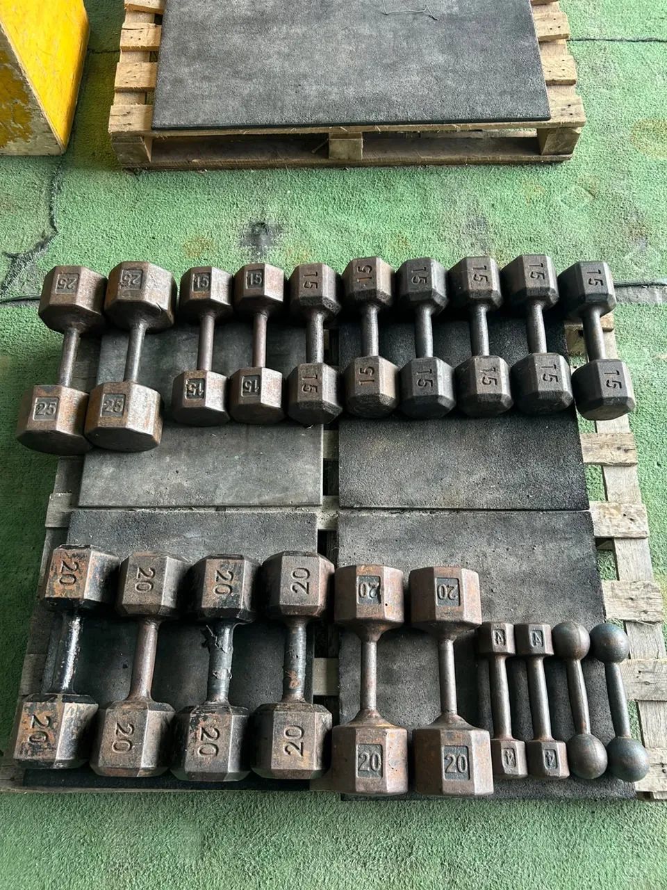 Dumbbells/Halteres de ferro - R$11/kg - Foto 2